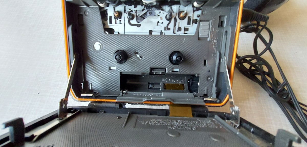 🎧 Panasonic RQ-SW70 Shockwave personal cassette player AM/FM