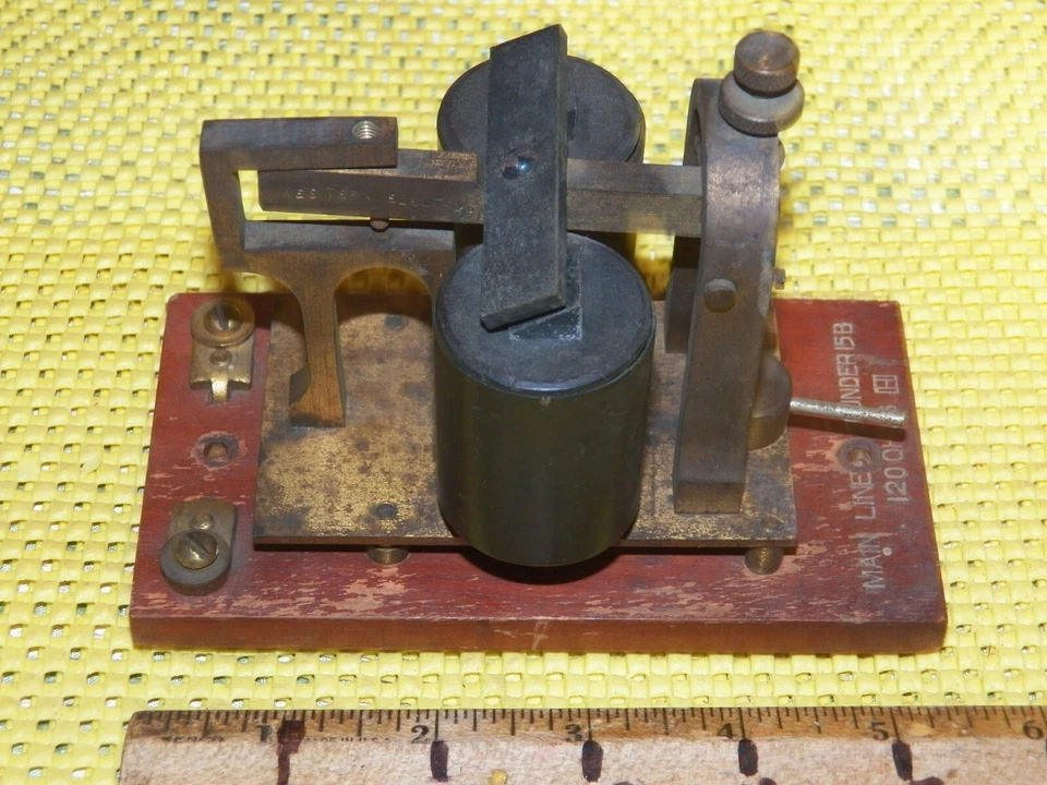 Vintage WESTERN ELECTRIC Main Line Sounder Morse Code Model 15B 120 OHMS - Image 4 of 4