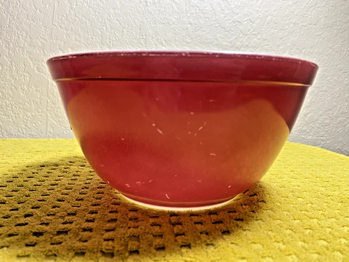 Vintage PYREX glossy red mixing bowl - 402 - 1 1/2 Qt