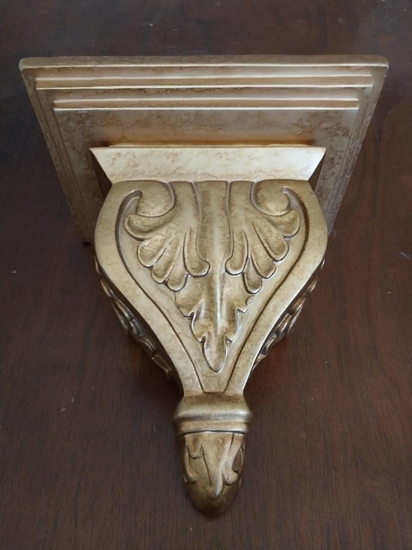 Decorative wall sconce, gold scroll with large, with edge for picture, 10" tall