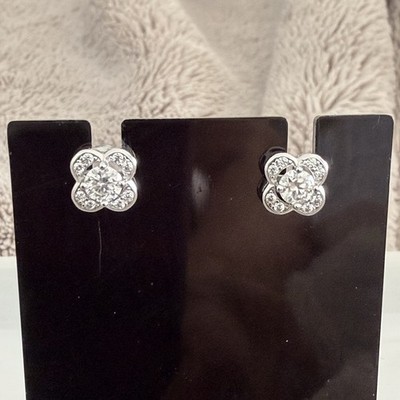 Ohrstecker 1,00 ctw D Farbe Moissanit Blume in Sterlingsilber