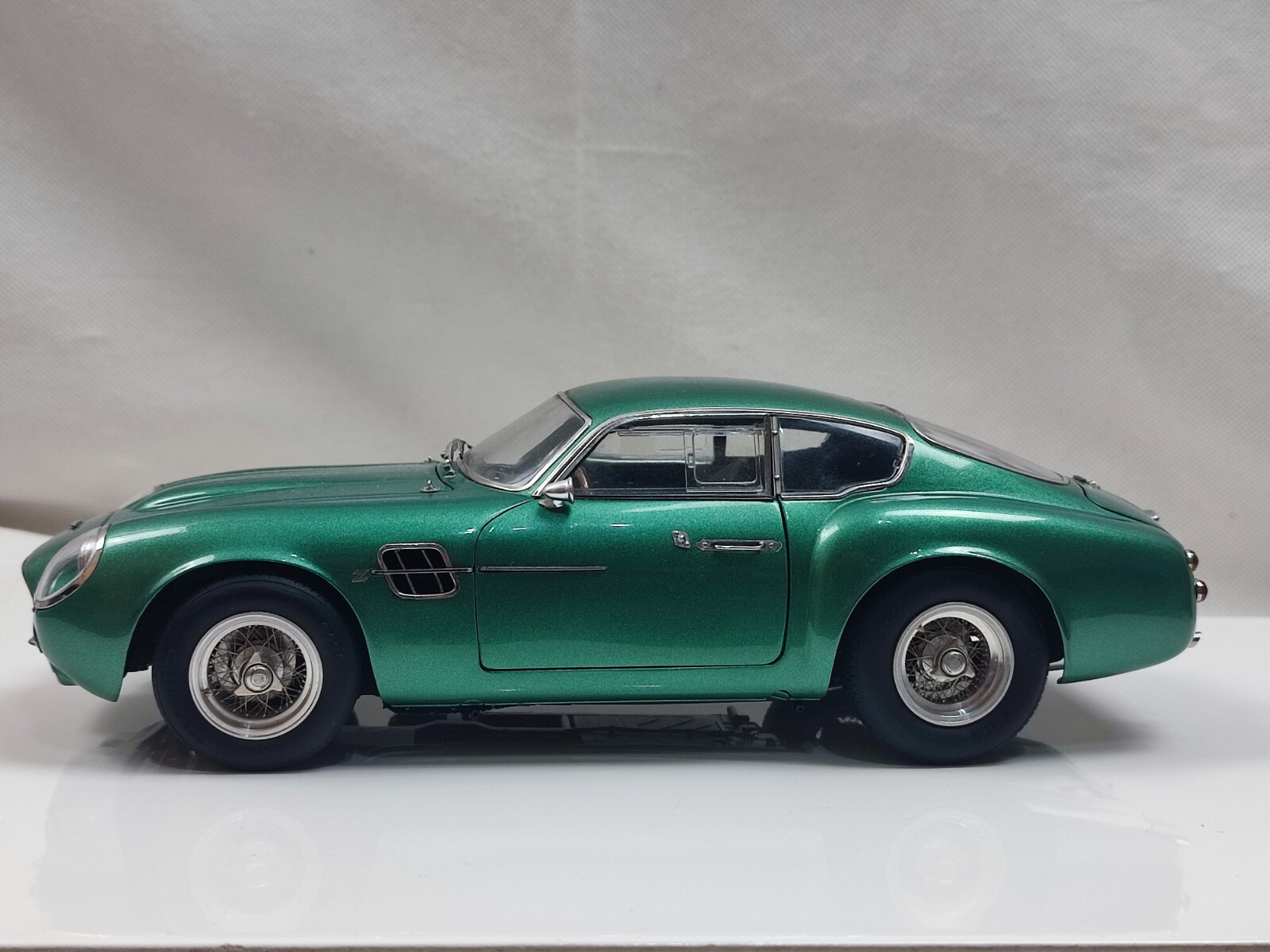 CMC製1/18 アストンマーチンDB4 hodajzdravo.ba