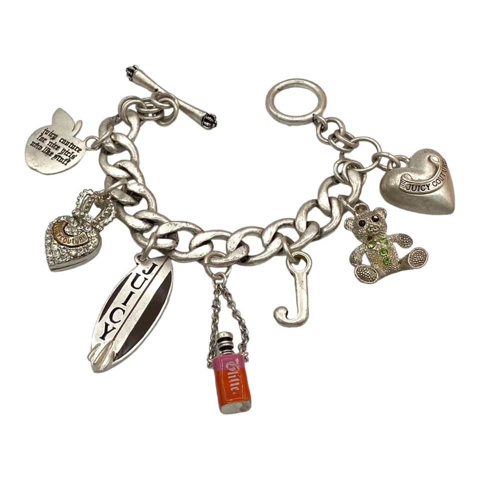 Brazalete vintage Juicy Couture plateado con 7 dijes usado Foto 2 de 4