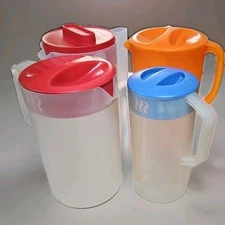 Rubbermaid Pitcher Lot of 4 | 3 One Gallon + 1 Two Quart | FREE Shipping