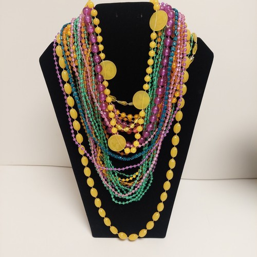 Lot - Multicolor Plastic Necklaces Vintage To Now 40 Pieces - Picture 7 of 10