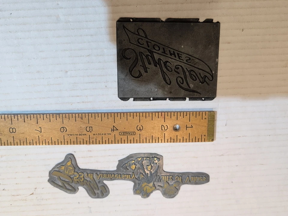 3 placas de prensa de impresión antiguas de plomo y latón publicidad de ropa vintage  Foto 4 de 4