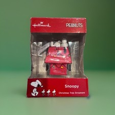   Hallmark Peanuts Snoopy Christmas Ornament Doghouse Lights OG Box