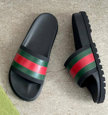 Gucci Men s Black Rubber Slide Sandals Red/Gr...