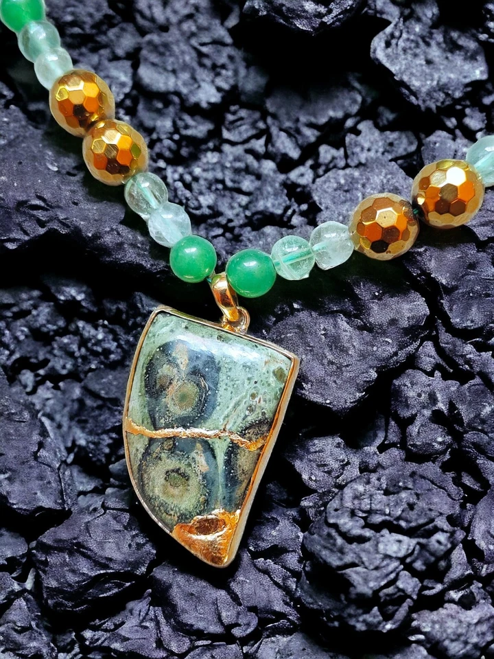 Colgante Art Kintsugi Reparación Kambaba Jaspe con Cuentas Aventurina Cuarzo Verde Foto 4 de 4