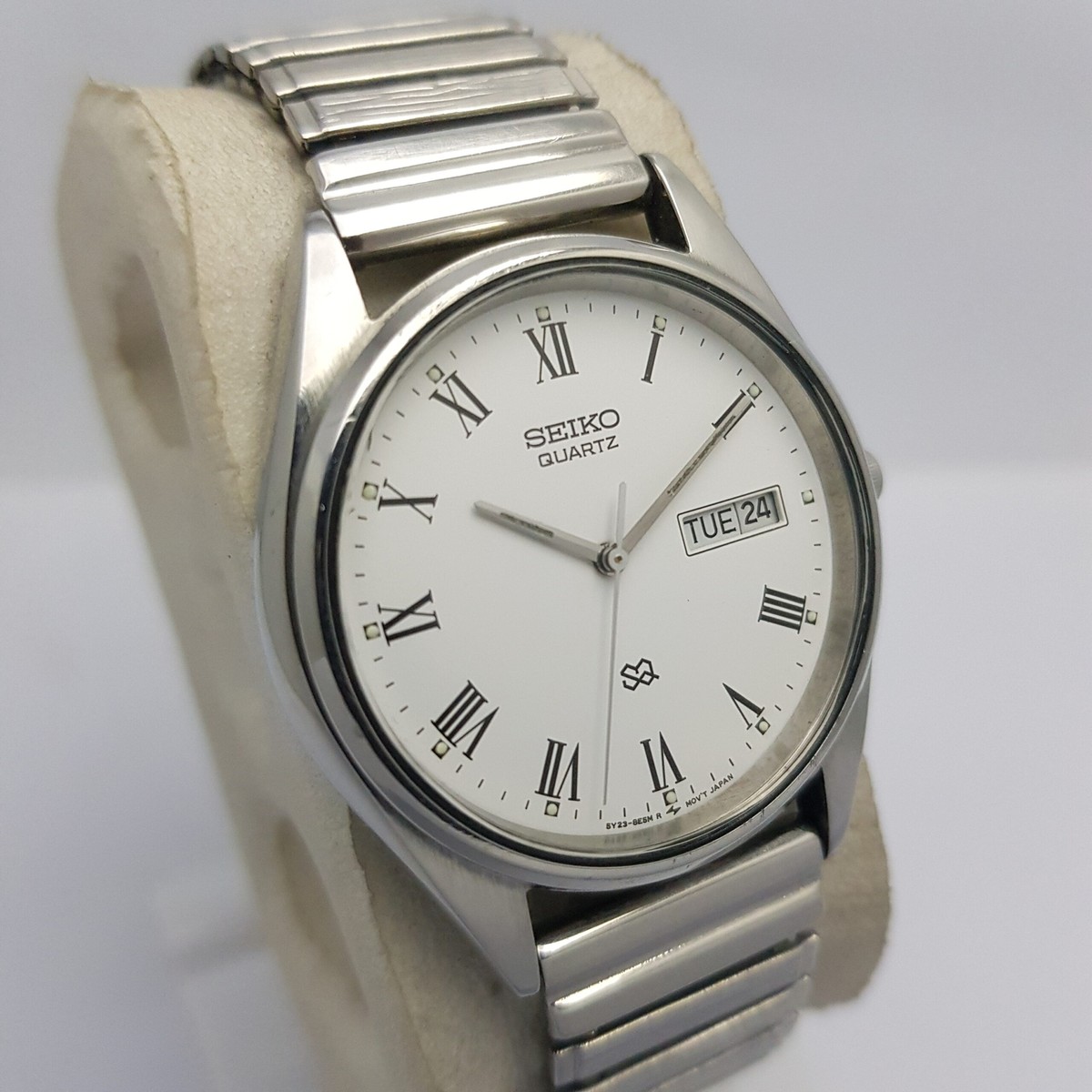 うさあ Seiko SQ Quartz 5Y23-8A11 A4 Day/Date White Roman Dial