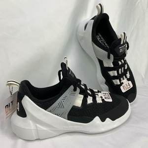 black skechers runners