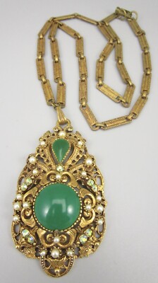BEAUTIFUL FLORENZA GOLDTONE FAUX JADE & PEARL PENDANT NECKLACE