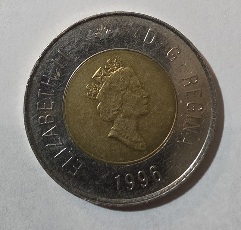 Rare Canada 1996 2$ Coin.  Queen Elizabeth. Polar Bear