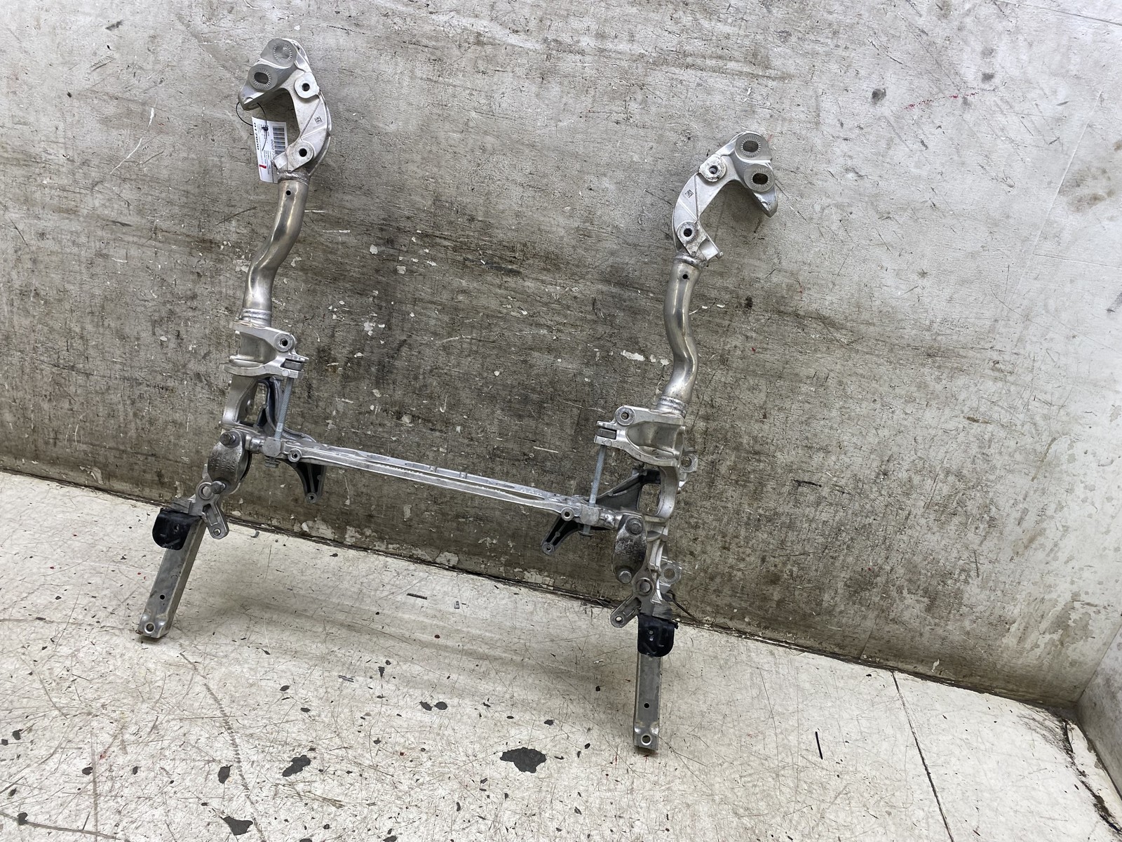 2015-2020 BENTLEY BENTAYGA OEM FRONT UNDERCARRIAGE SUBFRAME ENGINE CRADLE
