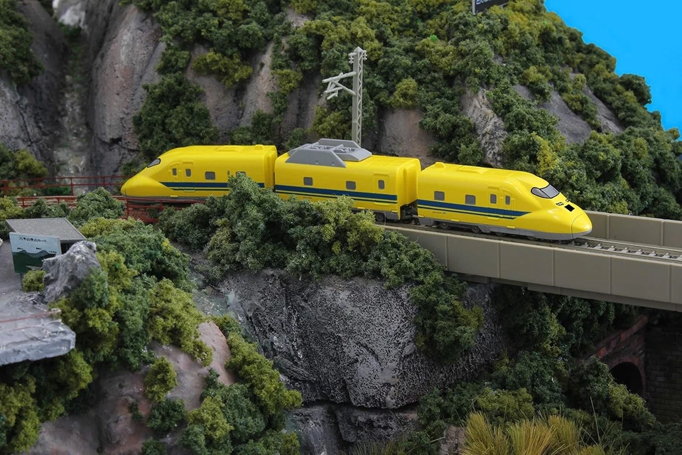 Rokuhan Z Gauge Z Shorty 923 Doctor Yellow (T5 Formation) Starter Set SG002-1 - Image 4 of 4