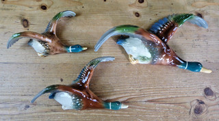 Vintage 3 x Graduated Flying Ducks H & O Hill Ousten 1950's Retro vgc