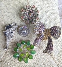 Lot Of 4 Rhinestone Broaches And  Rhinestone Hair Clip. Glowy UV uranium brooch