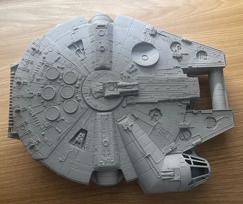 1997 Vintage Hasbro Star Wars Millenium Falcon Carrying Case Toy Collectible 17”