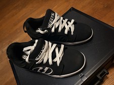 Heelys Voyager Skate Shoes Youth Size 3 Black White HE100713H
