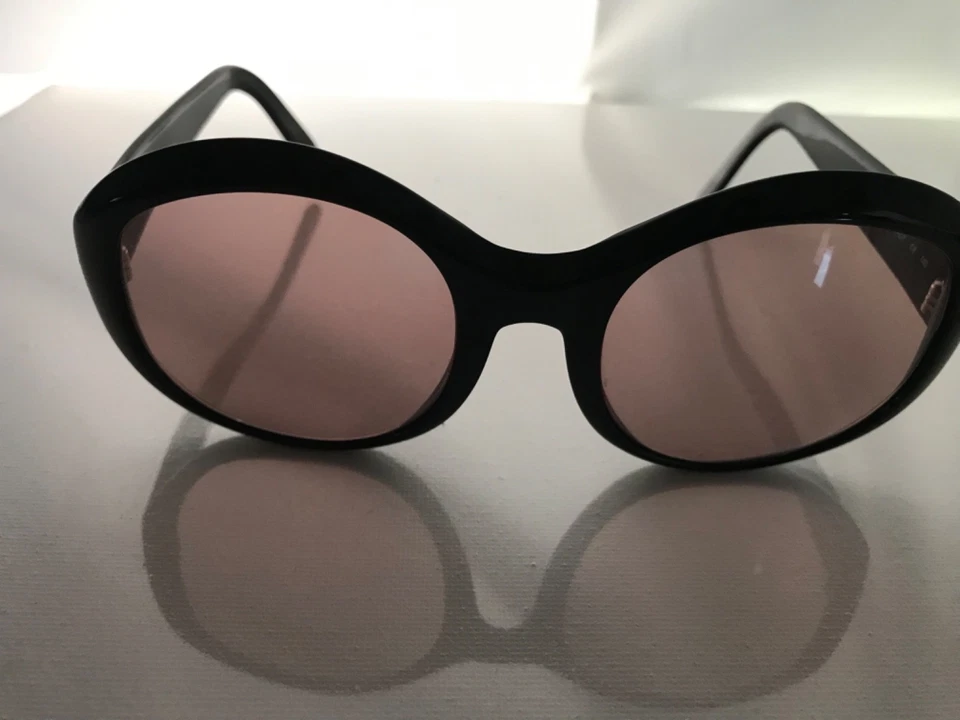 Gafas de sol DonnaKaran 9809S negras usadas buen estado pueden tener pocos micro arañazos Foto 3 de 4