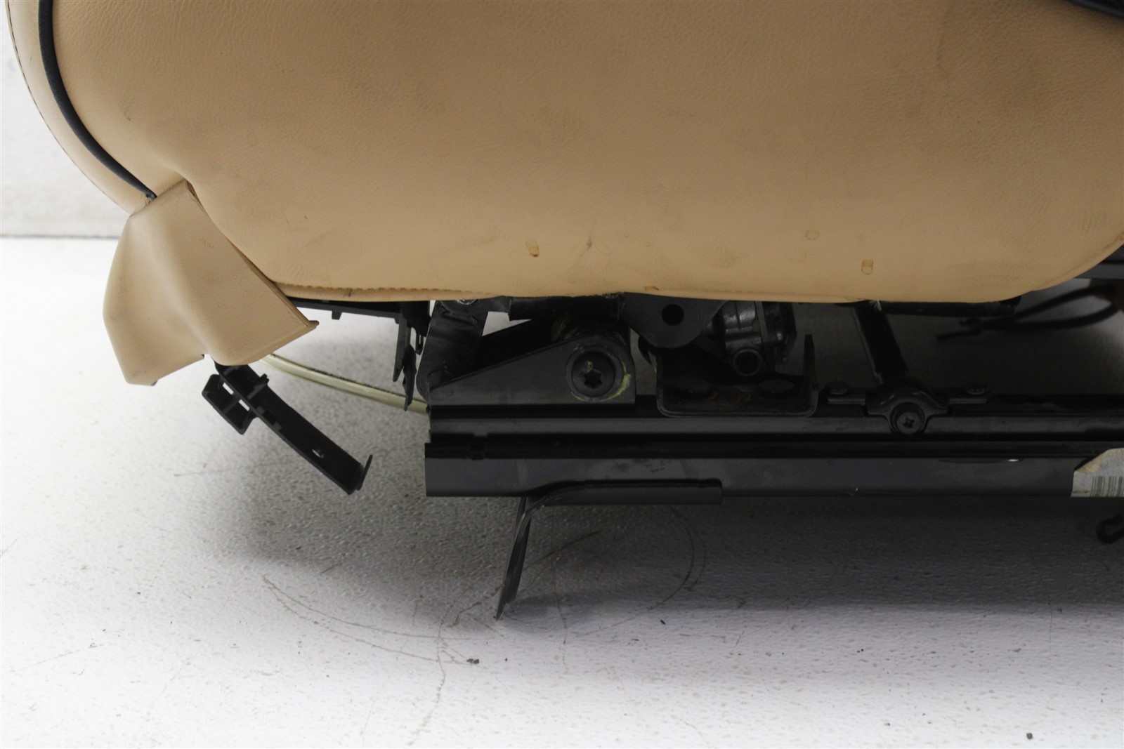 2003-2008 Maserati Quattroporte Front Right Seat Bottom OEM 03-08