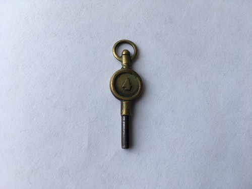 C1890s VINTAGE NO4 BRASS WATCH KEY