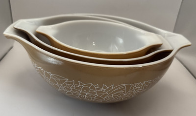 Vintage Pyrex Brown Floral Cinderella Mixing Bowl Set (3-Piece)   No Chips