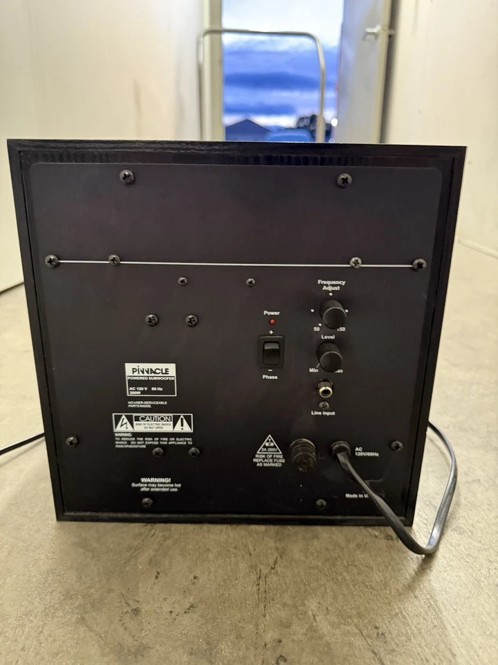 Subwoofer supersónico Klipsch Pinnacle negro usado 120V 60HZ 200W Foto 3 de 3