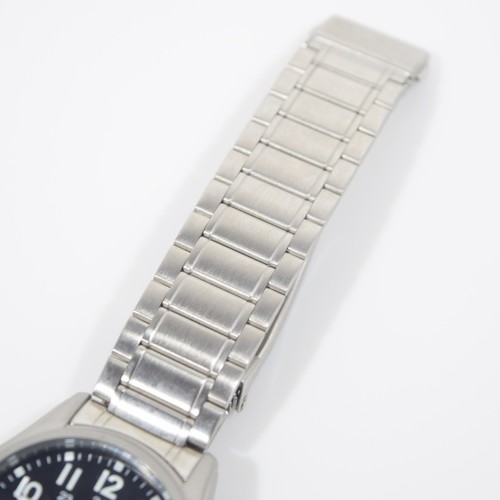 Orologio da campo militare SEIKO ALBA V158-0AX0 a energia solare DayDate come nuovo con scatola - Foto 13 di 19