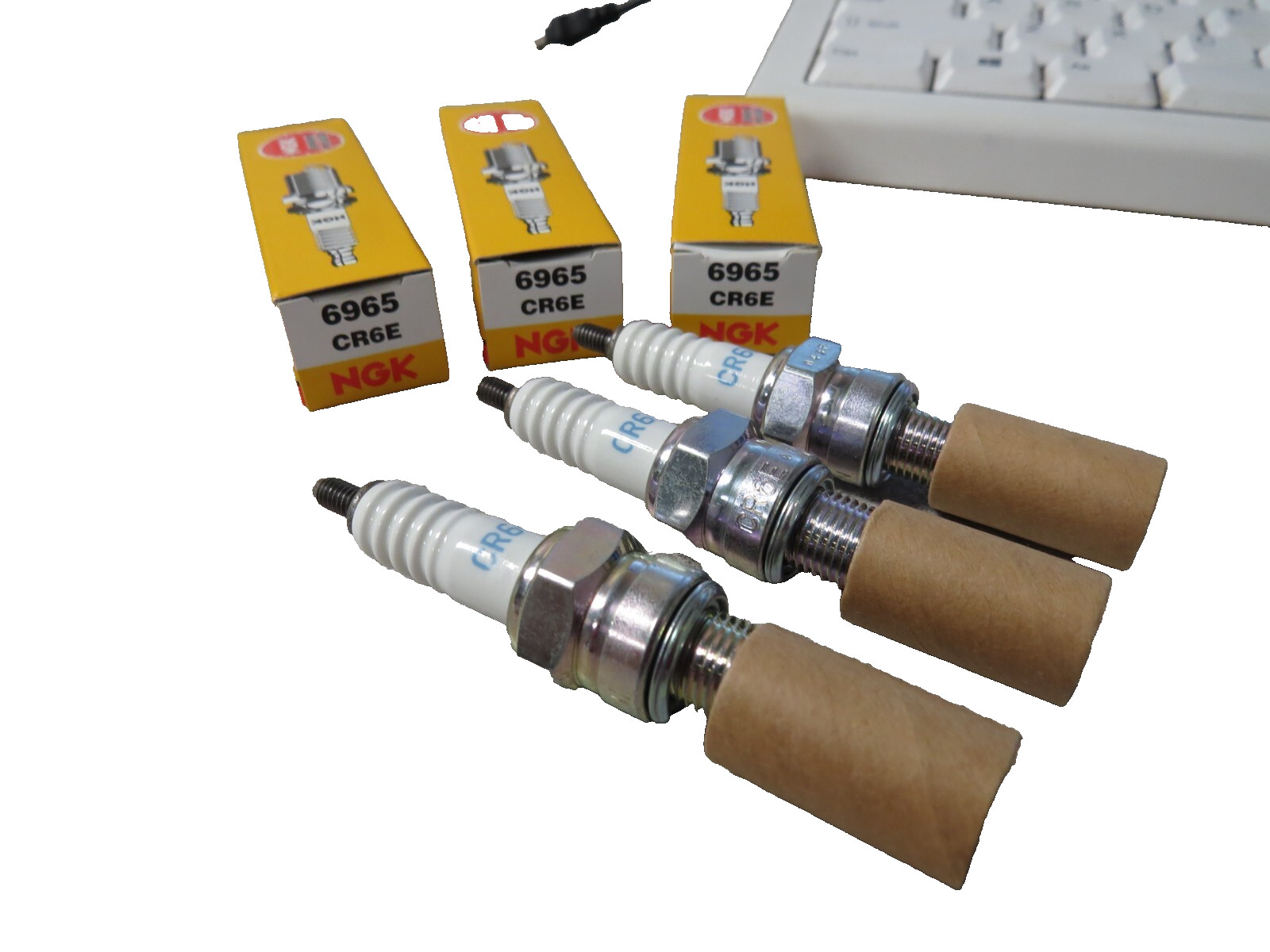 NOS NGK Spark Plug Fits: Suzuki 02-12 LT-A400 07-09 GSF1250 GSX1250 CR6E QTY3