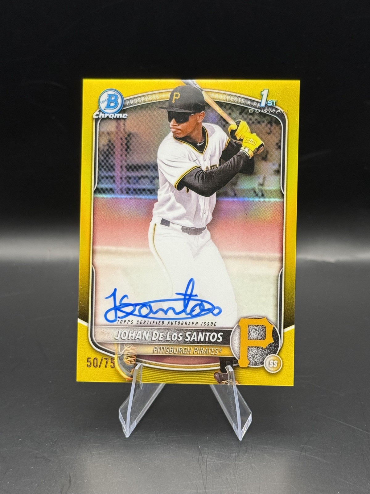 2025 BOWMAN CHROME JOHAN DE LOS SANTOS 1ST PROSPECT YELLOW REFRACTOR AUTO #/75