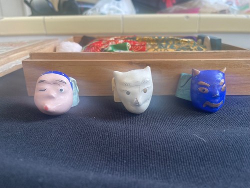 VINTAGE JAPAN TRADITIONAL MASK DANCE PORCELAIN DOLL ORIGINAL WOOD BOX 6 MASKS - Picture 4 of 9