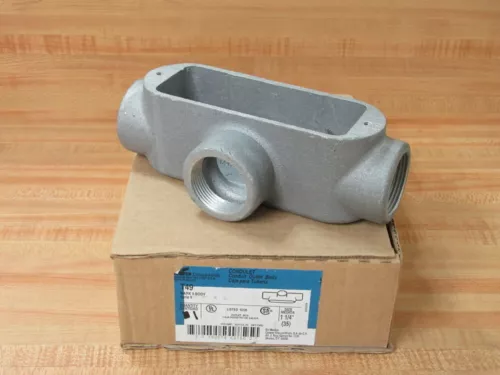 Crouse & Hinds T49 Conduit Body Type T Size 1 1/4"