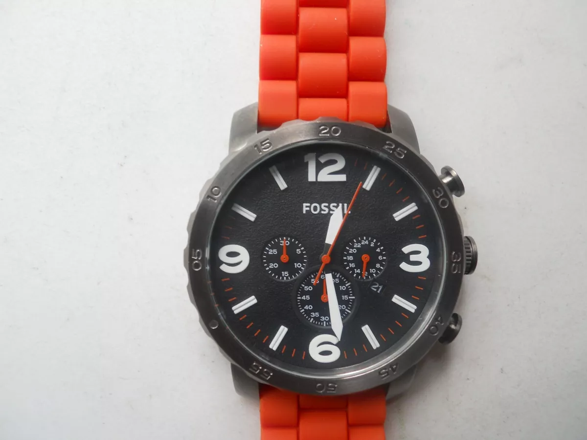 Fossil chronograph men s rubber quartz battery Analog dress used