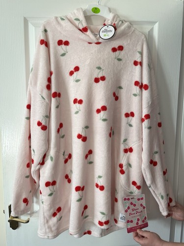 Damen Frauen Cherry Fruit Valentines Pyjama mit Kapuze rosa Snuddie Erwachsene Gr. M/L