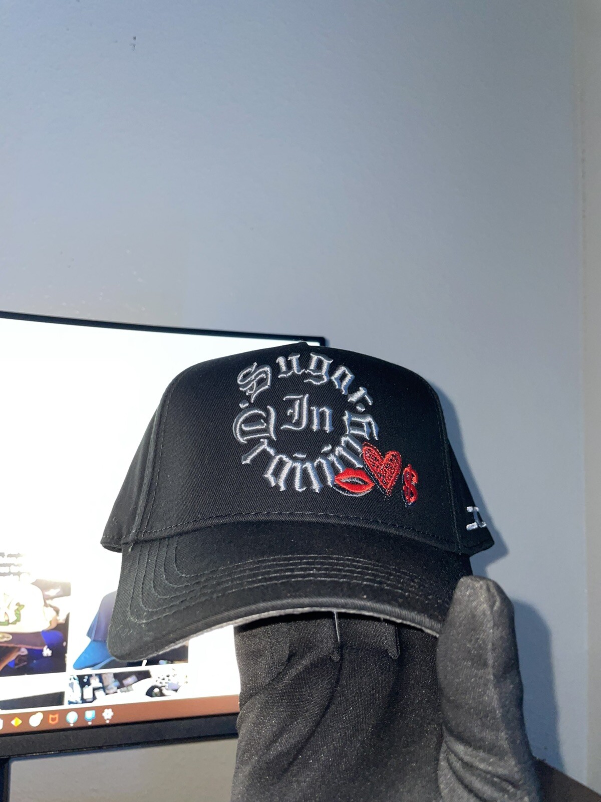 Hat-image