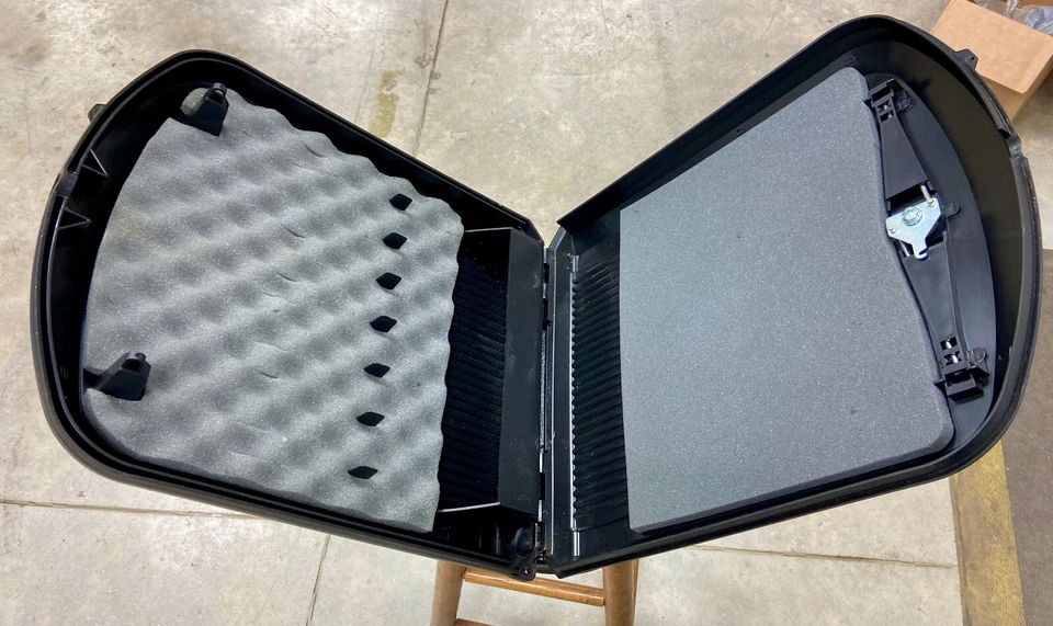 Vintage New Hang-n-Hide Pistol Gun Case Portable Lockable Locking Case 2 Keys - Image 3 of 4