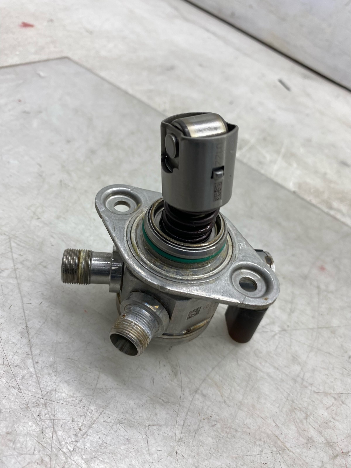 2020-2025 ASTON MARTIN DBX A 4.0 RH OR LH ENGINE MOUNTED HIGH PRESSURE FUEL PUMP