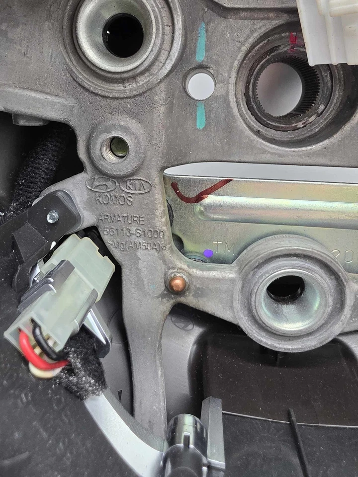 Volante Hyundai Santa Fe 2019-2020 con botones de control OEM 56113S1000 Foto 2 de 4