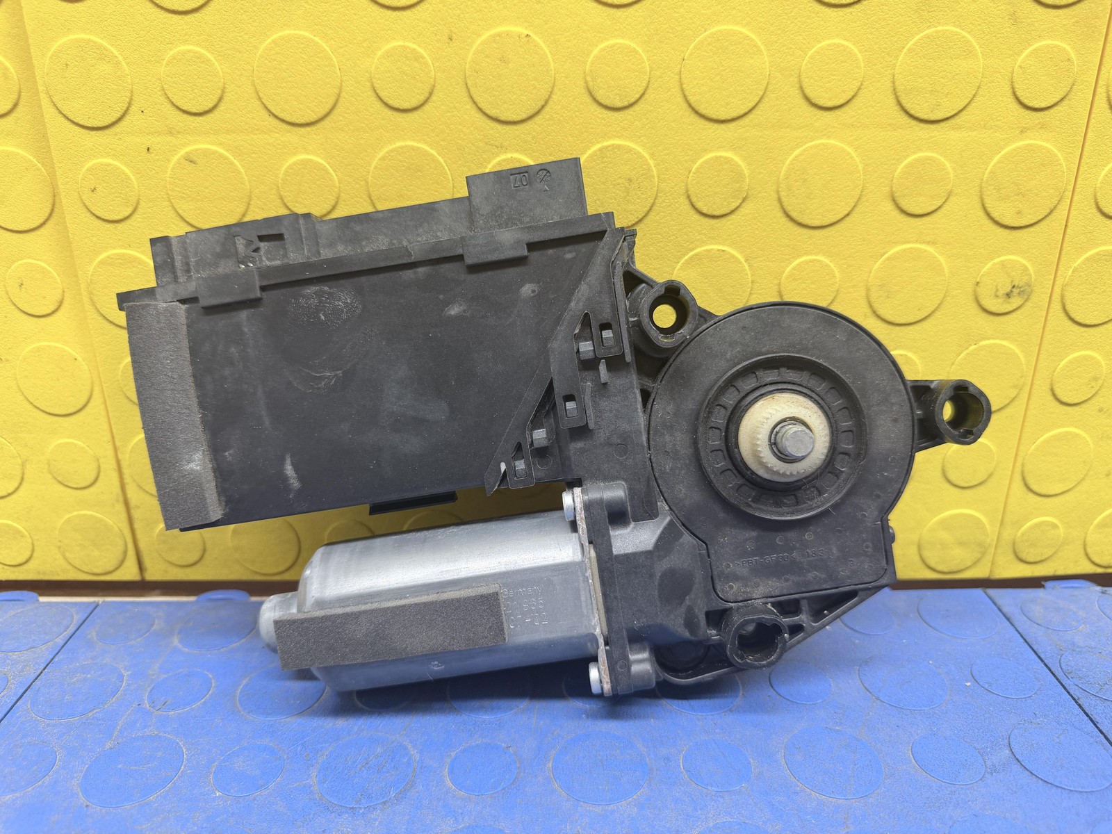 Bentley Continental 2006-2012 Rear Right Window regulator P/N 3W7959702