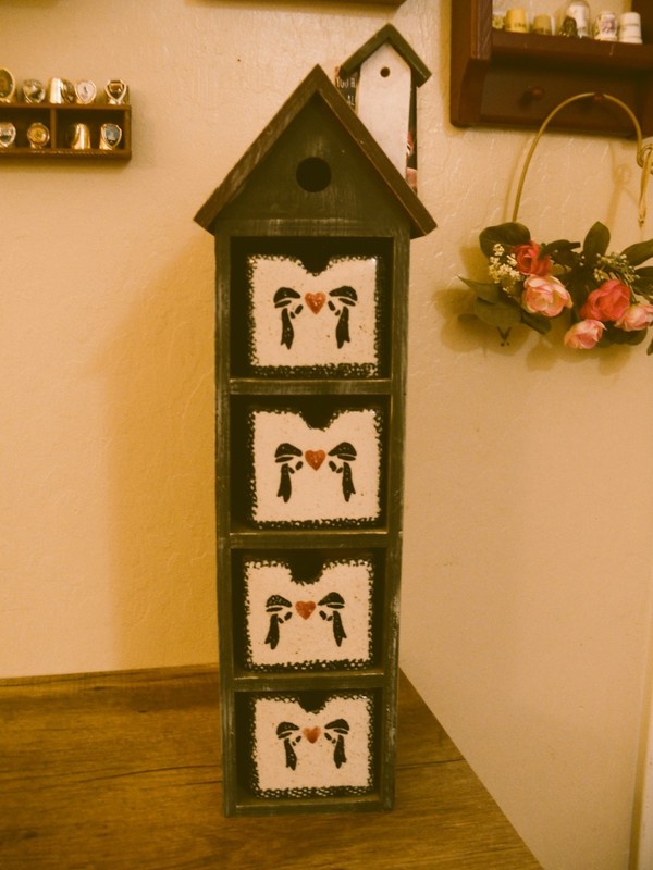 Decorative birdhouse with 4 drawers for storage
