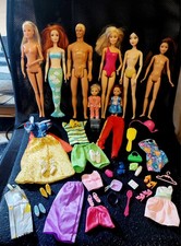 Barbie Ken & Co. 8 Puppen Konverlut Lot Set + 33 Tlg Zubehör Kleidung Vintage 