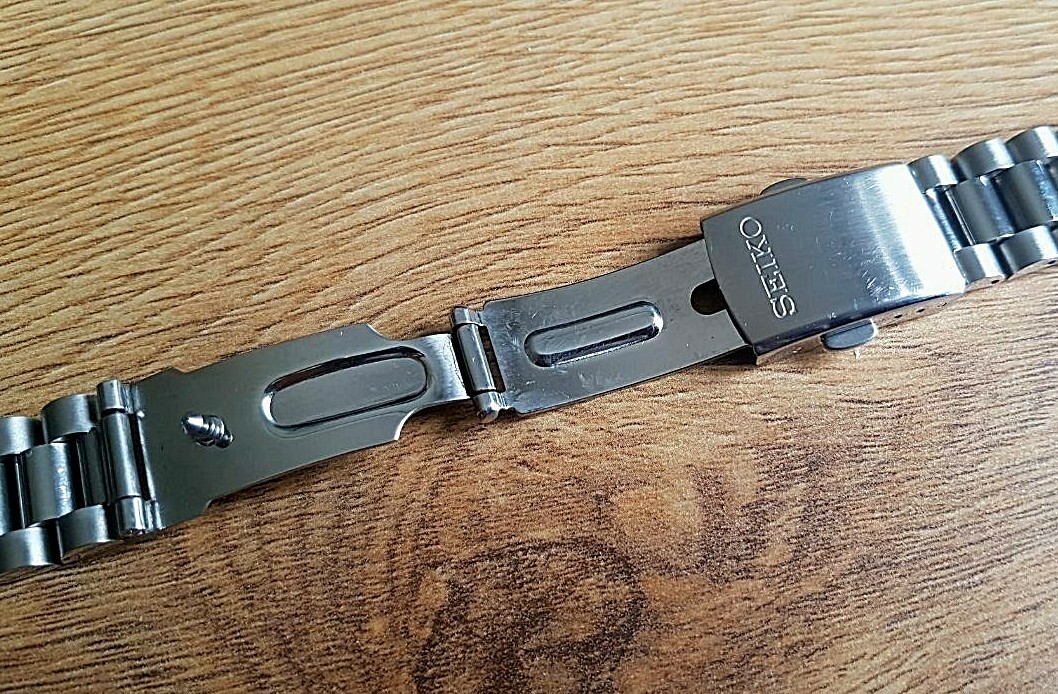 NEW 18MM STAINLESS STEEL CURVED ENDS GENTS WATCH STRAP/ BAND NEW 18MM STAINLESS STEEL CURVED ENDS GENTS WATCH STRAP/ BAND