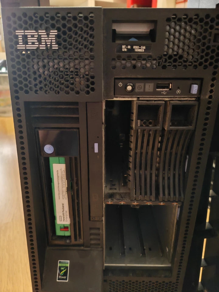 Server IBM 520 iSeries Model 8203-E4A 5635 4.2 GHz 4300-15600 CPW 4-Core P10 - Immagine 2 di 4