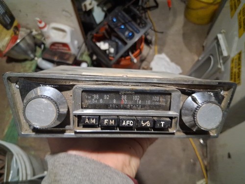 Vintage Medallion AM FM Car Transistor Radio Model 65-212 W/ AFC L/D T Buttons