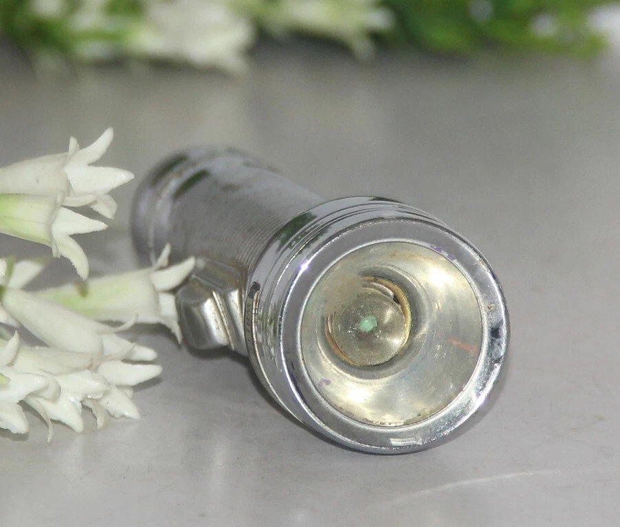 Metal Flashlight White Elephant Battery Yellow Light Silver Torch,Shanghai China - Image 4 of 4