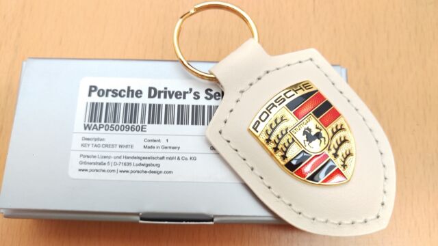 Porsche keychain with Porsche crest - white leather WAP0500960H Porsche keychain with Porsche crest - white leather WAP0500960H