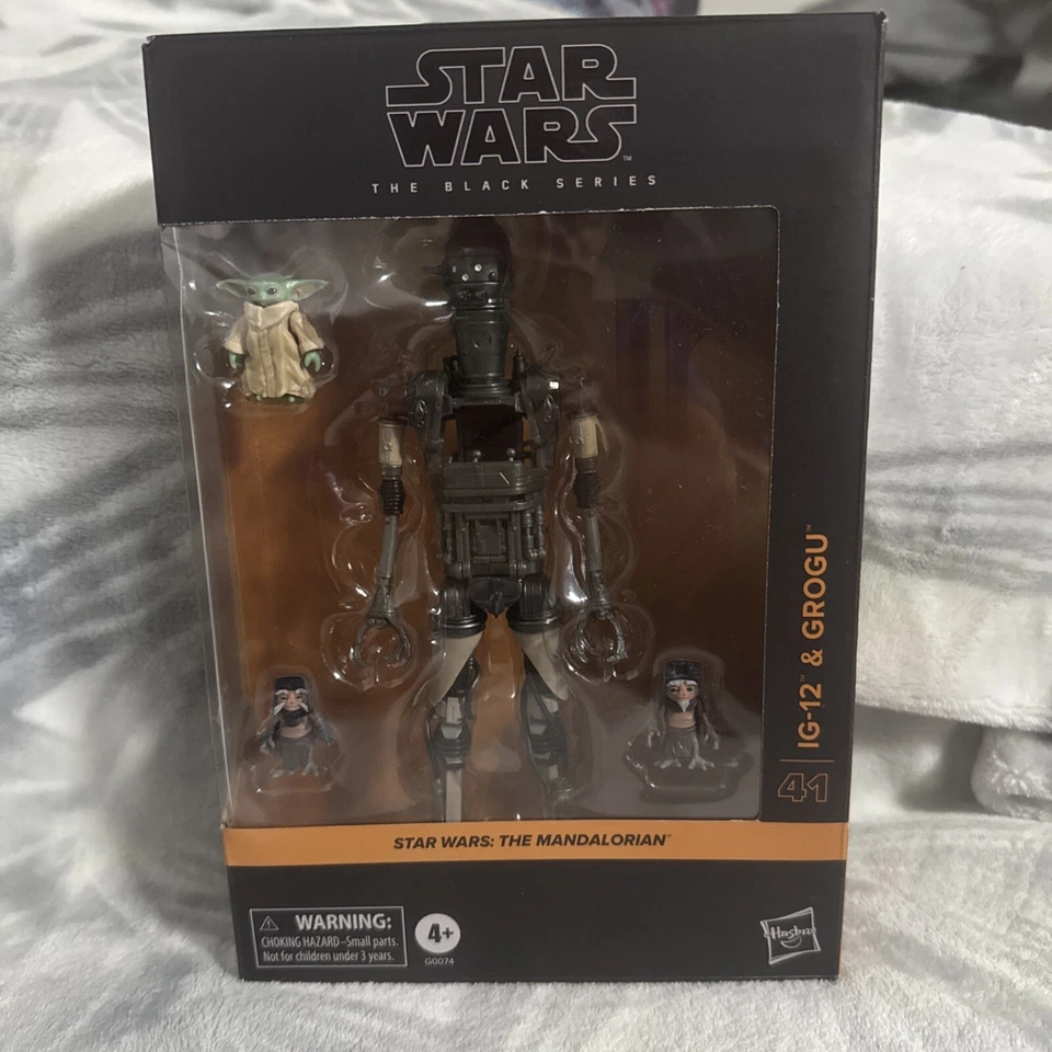 STAR WARS The Black Series The Mandalorian IG-12 & Grogu Deluxe 6" Action Figure - Image 2 of 4
