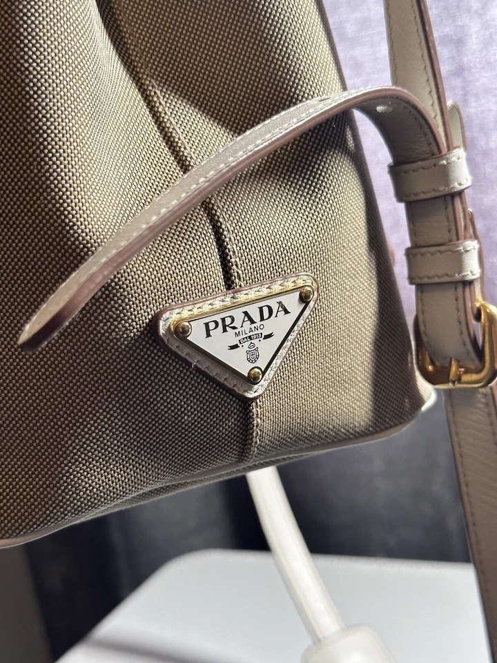 Prada белый Jacquard логотип сумка с короткими ручками 2-сторонний дизайн через плечо или Дамская сумка - Изображение 3 из 4