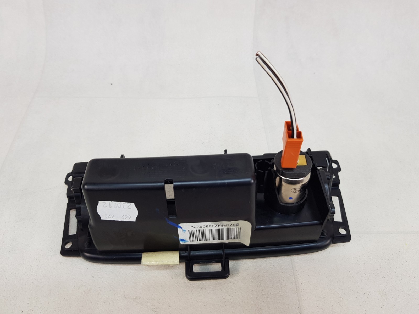 Ford MONDEO Mk4 0714 Front Ashtray Cigarette Lighter Socket